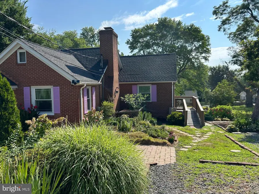 404 Church St, Gordonsville, VA 22942 - #3