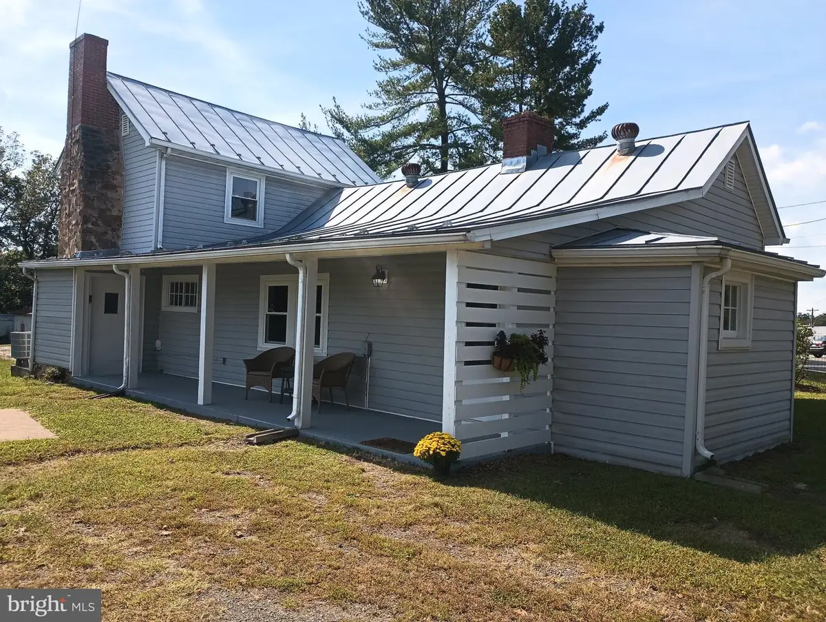 3096 W Ridge Rd, Barboursville, VA 22923 - #1