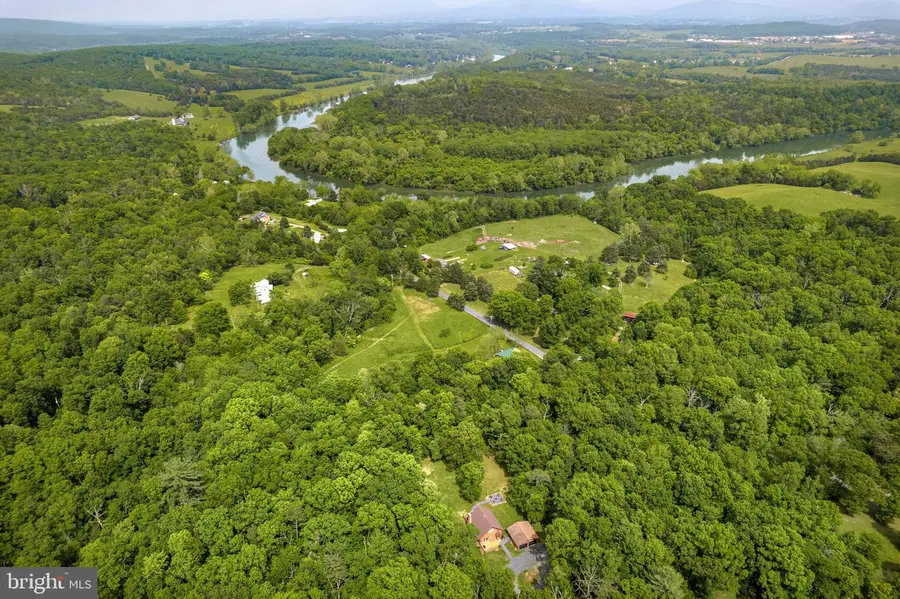 224 Cardinal Dr, Luray, VA 22835 - Image #2