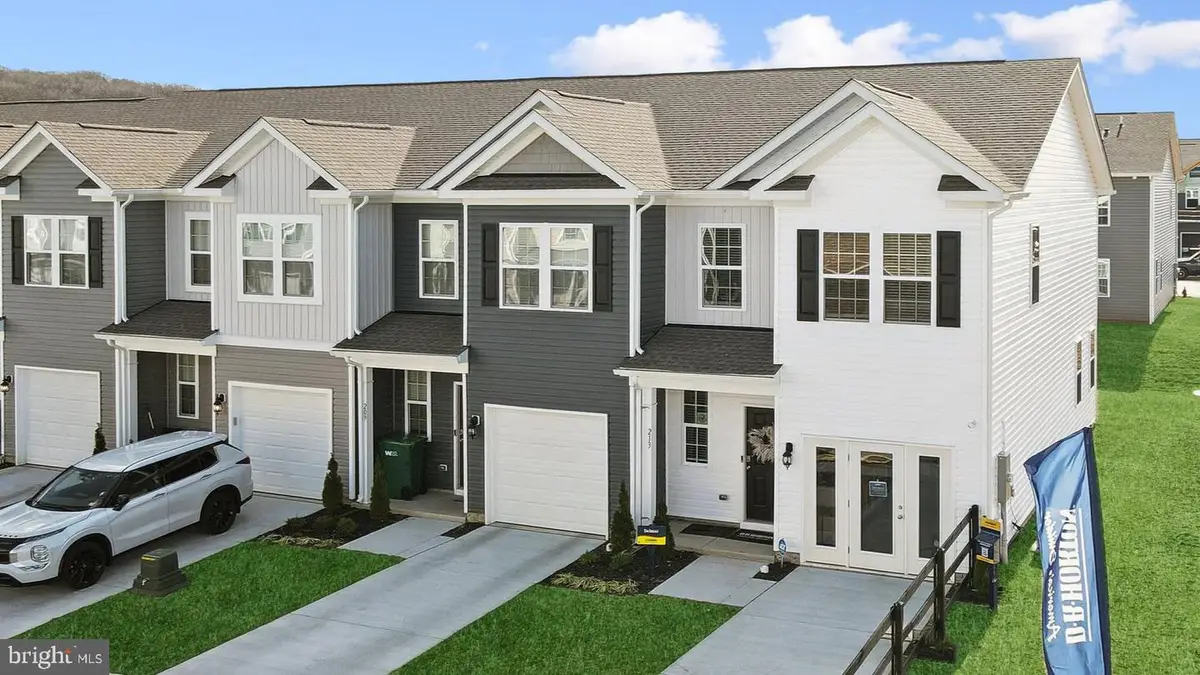 151 Rae Ct, Luray, VA 22835 - Image #1