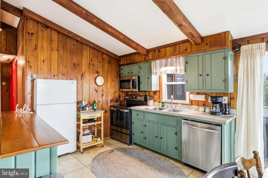 330 Mountainview Dr, Luray, VA 22835 - Image #2