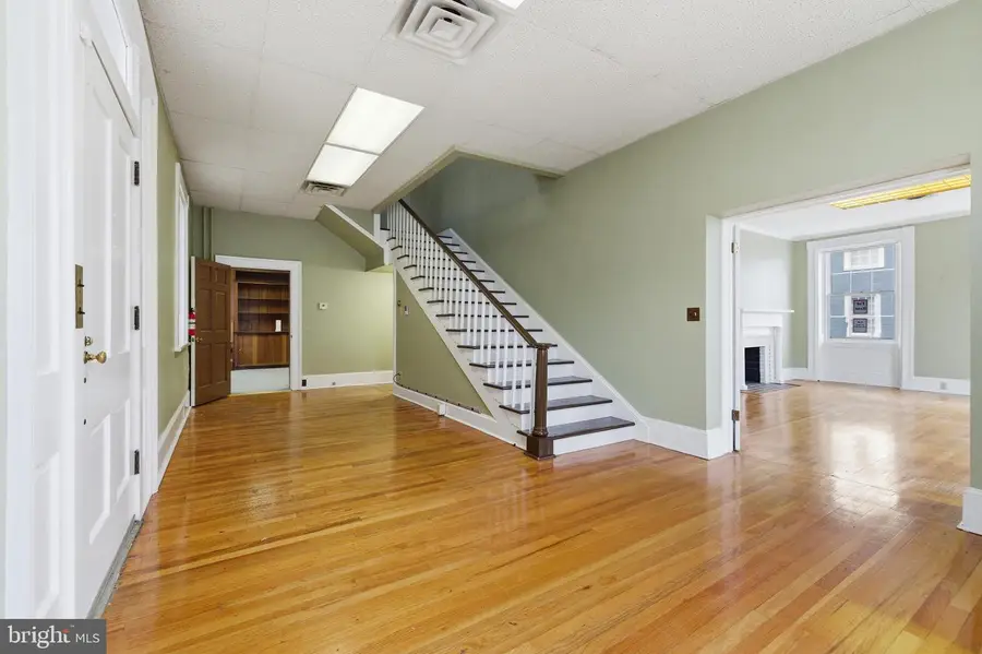 221 W Main St, Luray, VA 22835 - #3