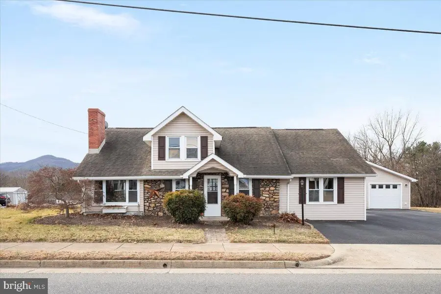 961 W Main St, Stanley, VA 22851 - Image #2