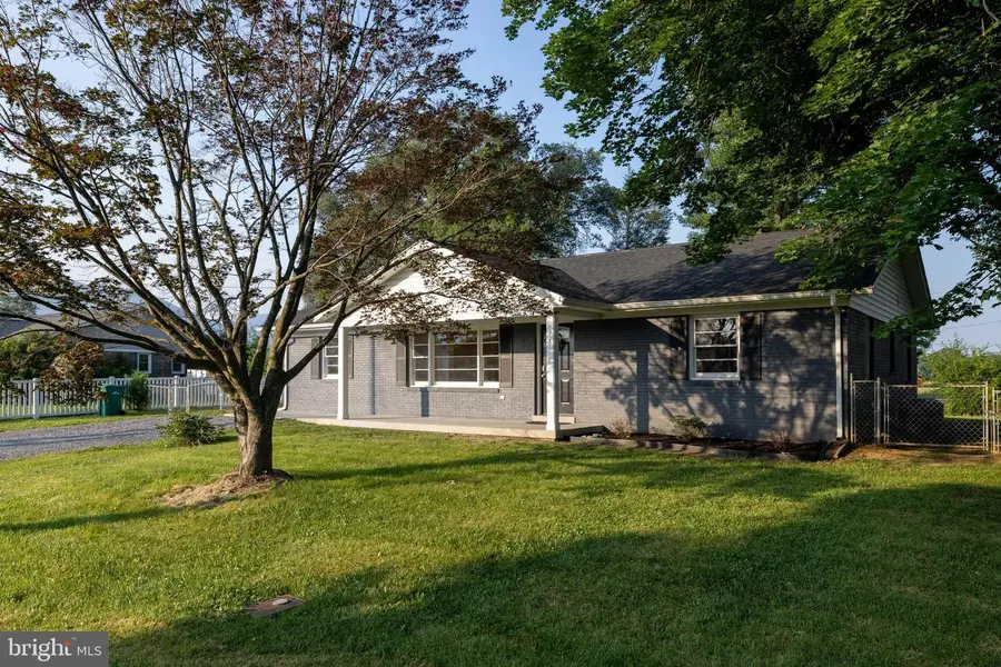 6 Charles St, Luray, VA 22835 - #2