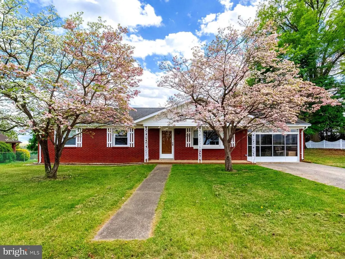 25 Woodland Park Dr, Luray, VA 22835 - #1