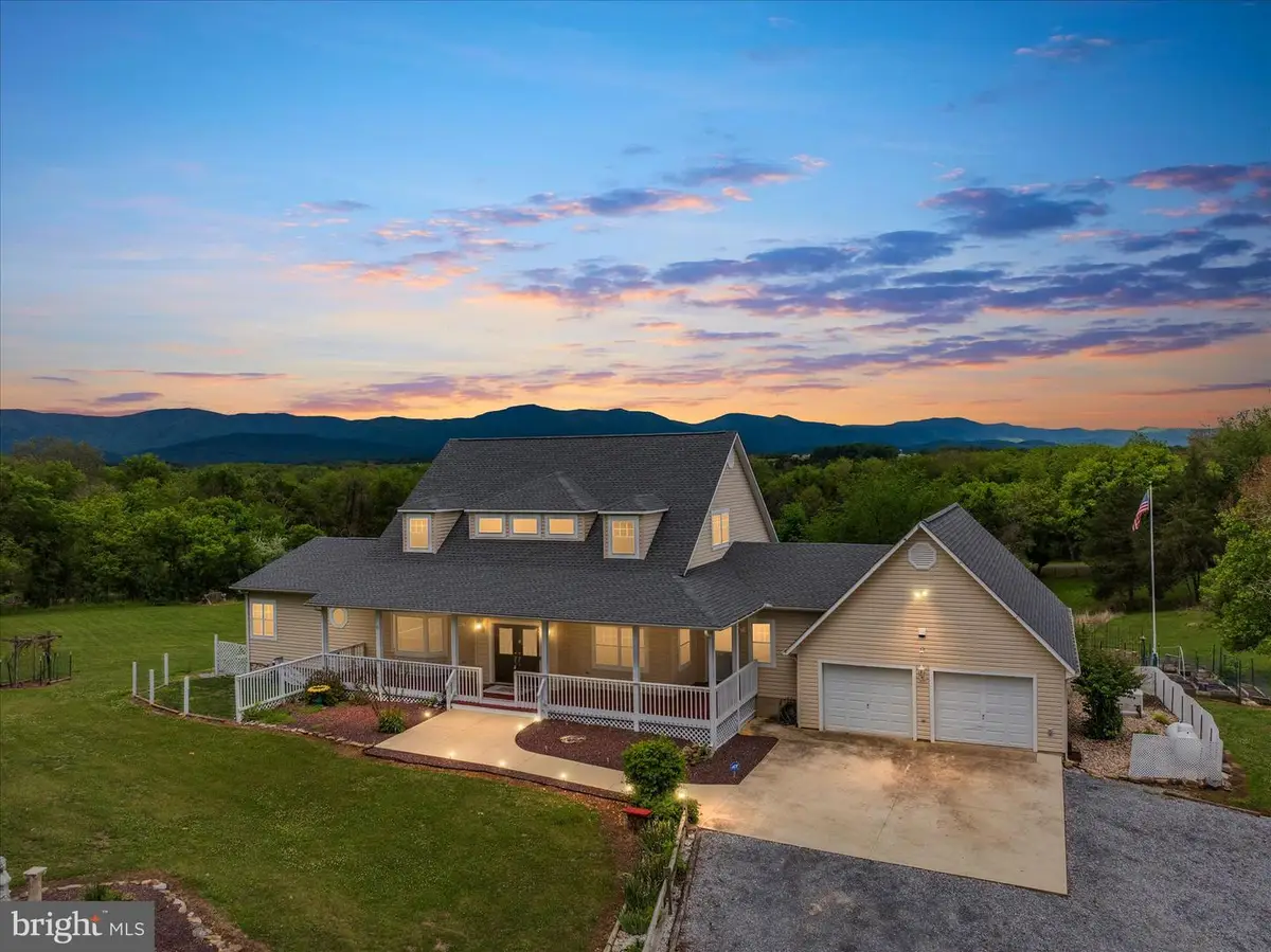 1050 Almond Dr, Luray, VA 22835 - #1