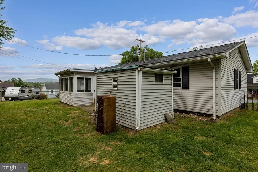 320 Willow St, Luray, VA 22835 - #2