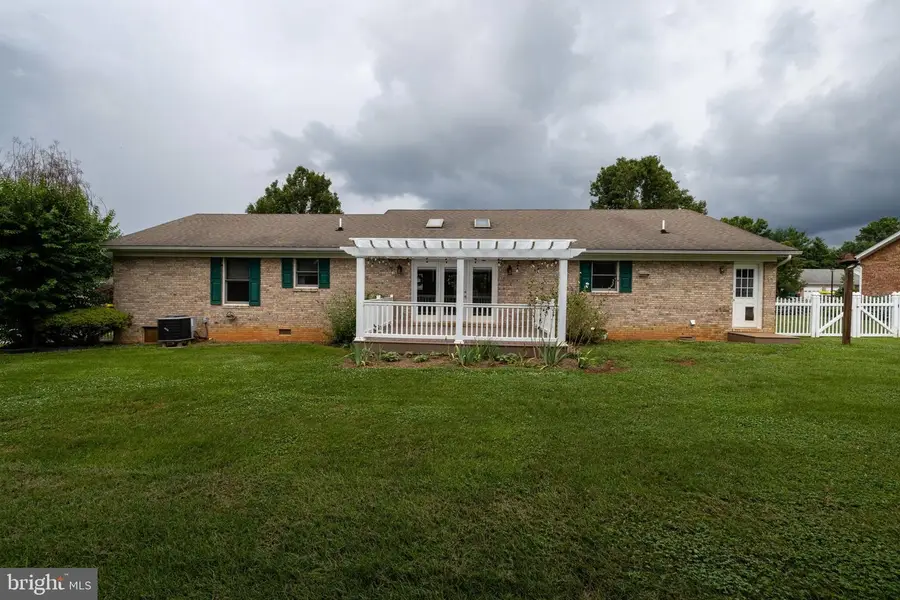 18 Meadow Ln, Luray, VA 22835 - #2