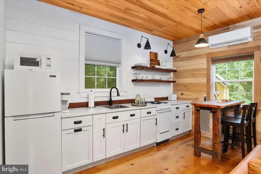 148 Forest Rd, Luray, VA 22835 - #3