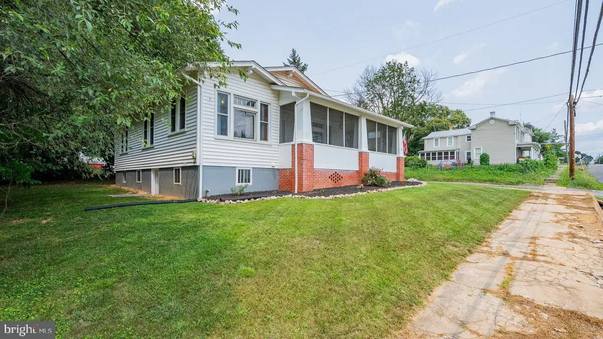 305 Virginia Ave, Shenandoah, VA 22849 - #1