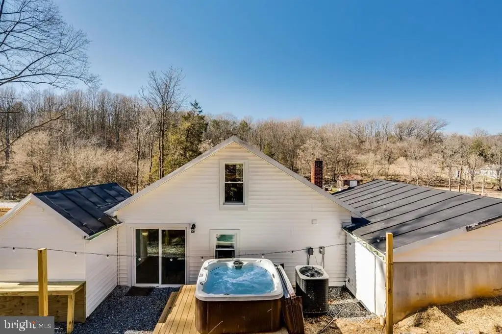 393 Crooked Run Rd, Shenandoah, VA 22849 - #1