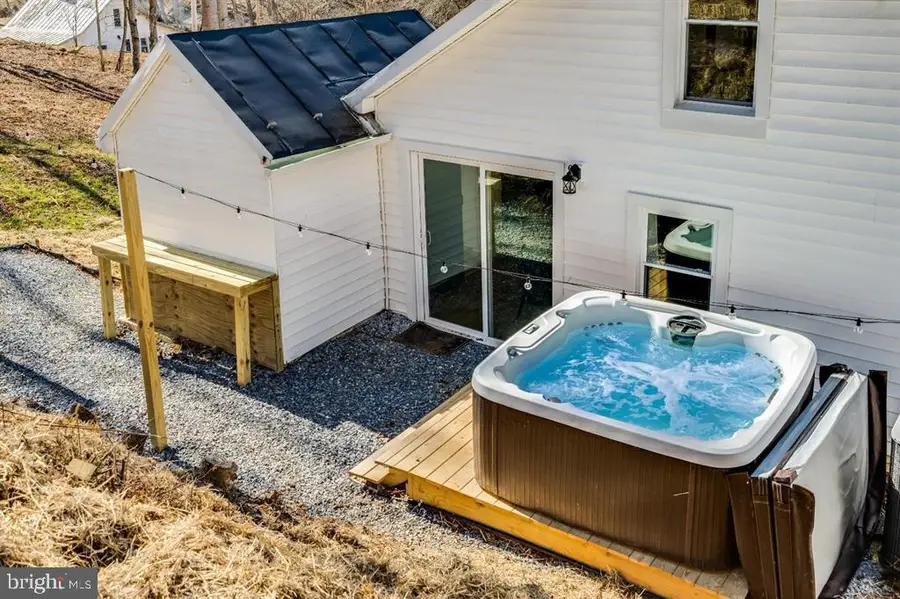 393 Crooked Run Rd, Shenandoah, VA 22849 - #2