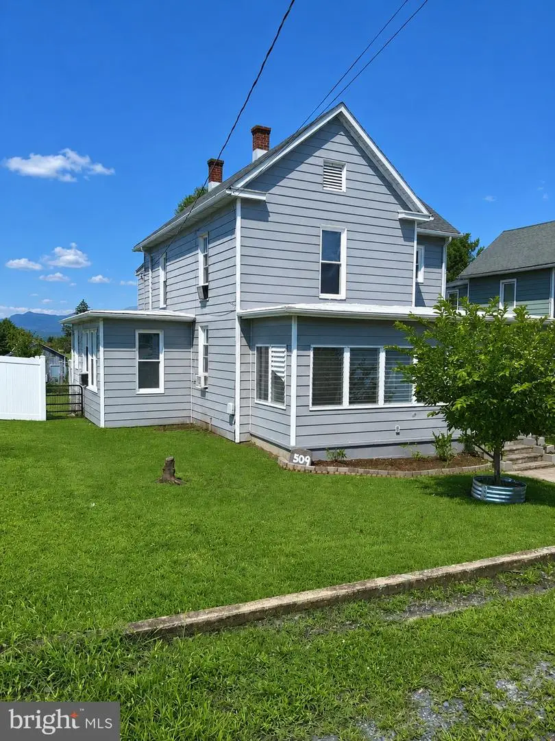 509 7th St, Shenandoah, VA 22849 - #1