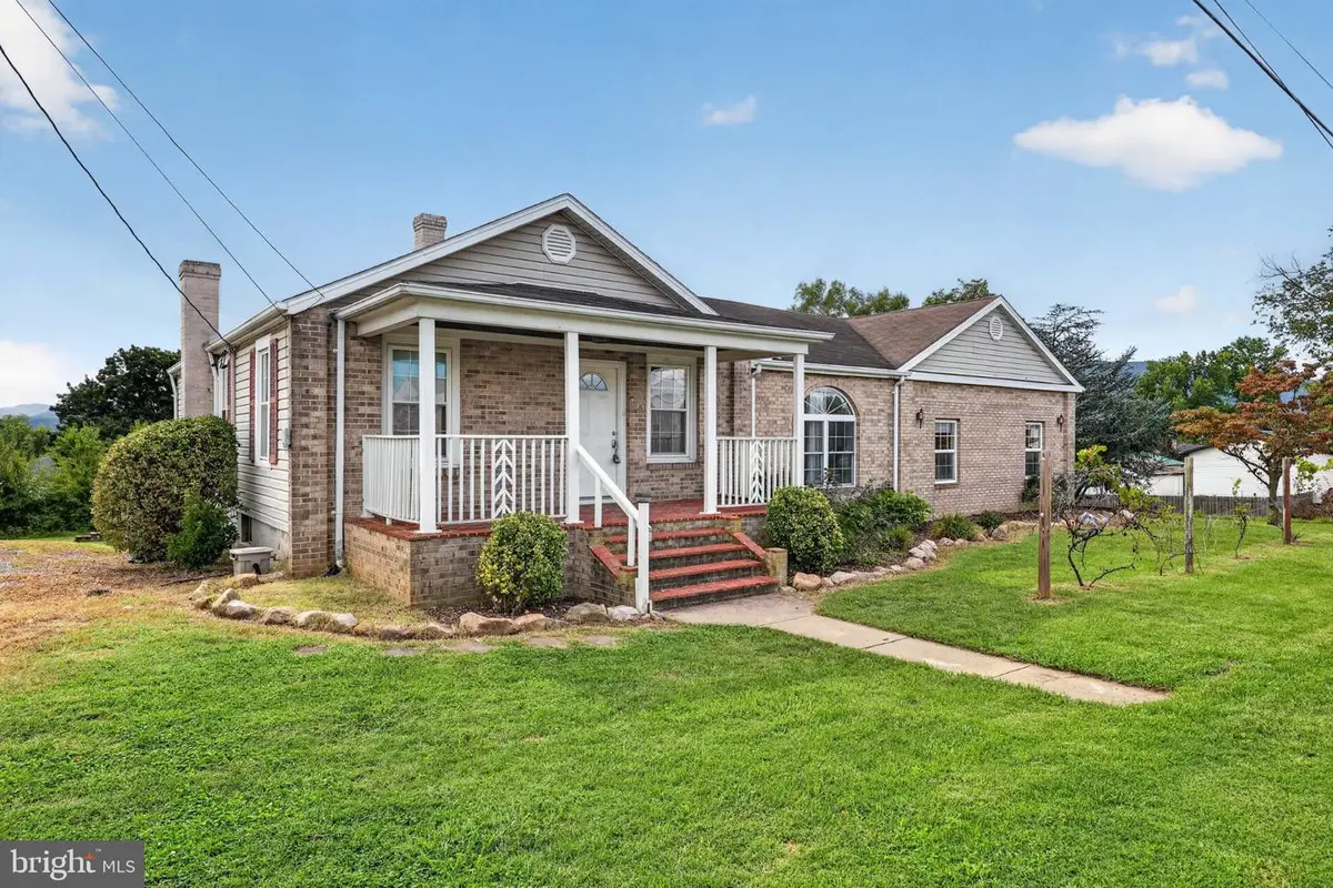 703 10th St, Shenandoah, VA 22849 - #1