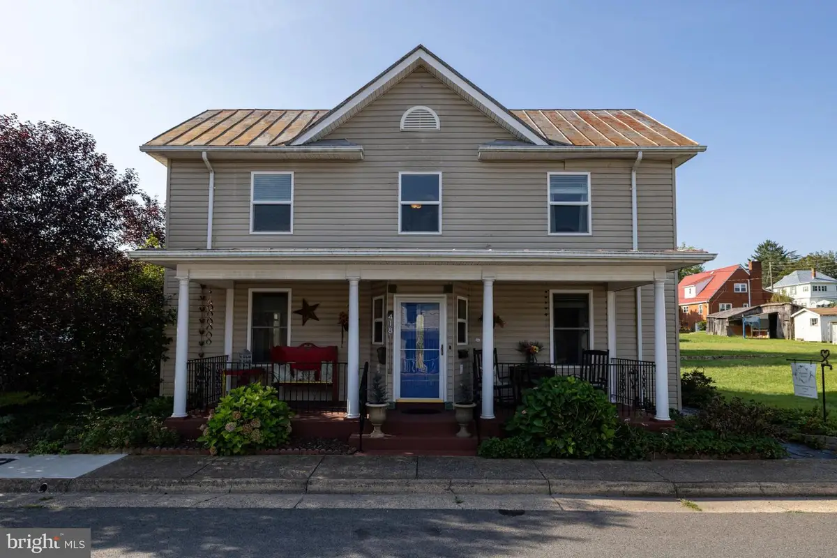 418 E Main St, Luray, VA 22835 - #1