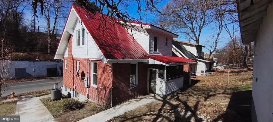 221 S Washington Ave, Pulaski, VA 24301 - Image #2