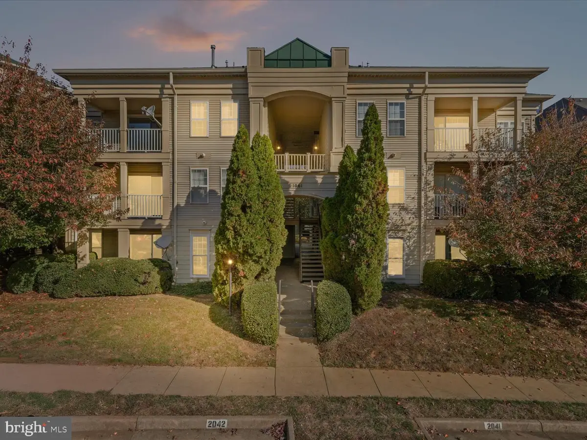 1061 Gardenview Loop #101, Woodbridge, VA 22191 - Image #1