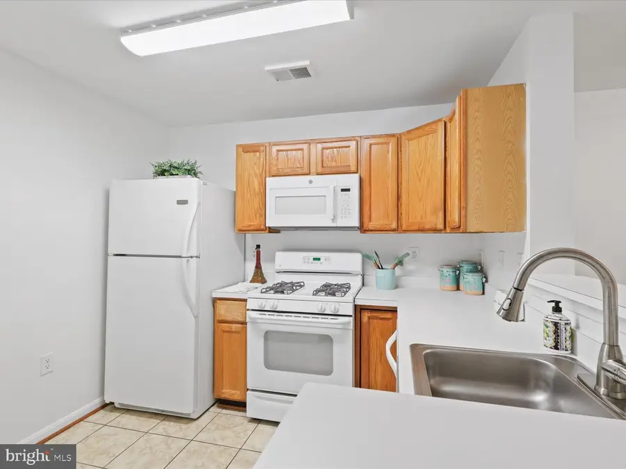 1061 Gardenview Loop #101, Woodbridge, VA 22191 - Image #3