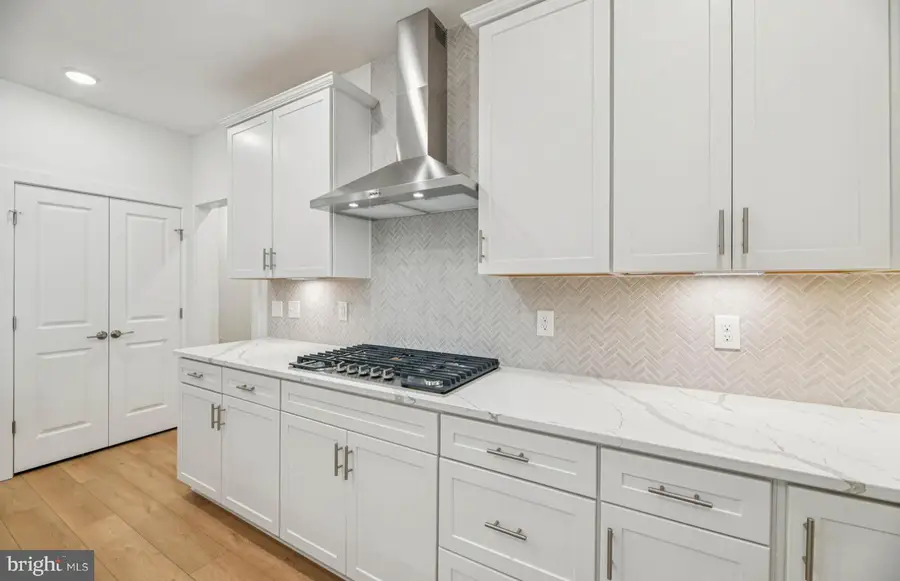 6172 Amber Ln, Haymarket, VA 20169 - Image #2