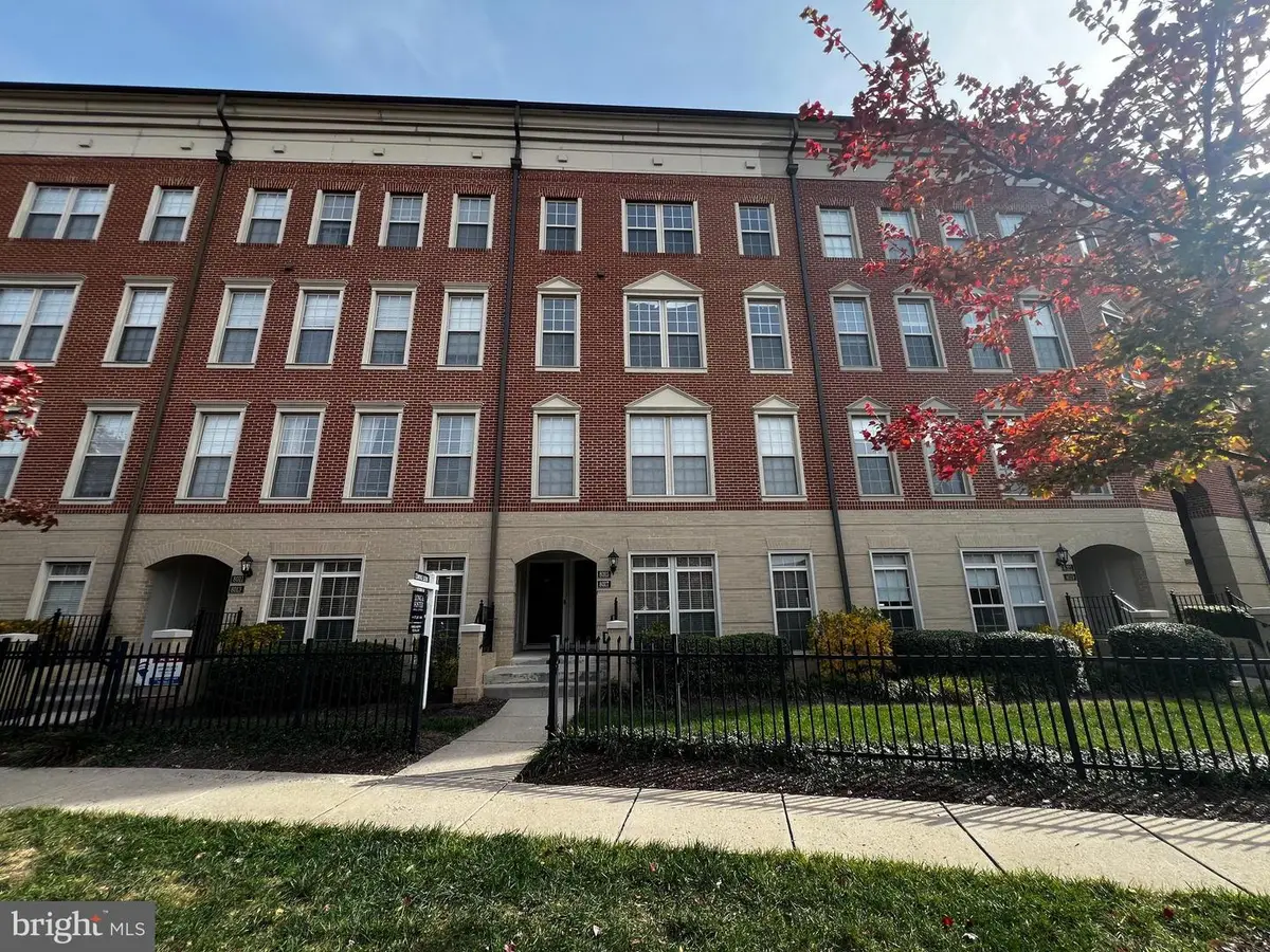 8015 Crescent Park Dr, Gainesville, VA 20155 - Image #1