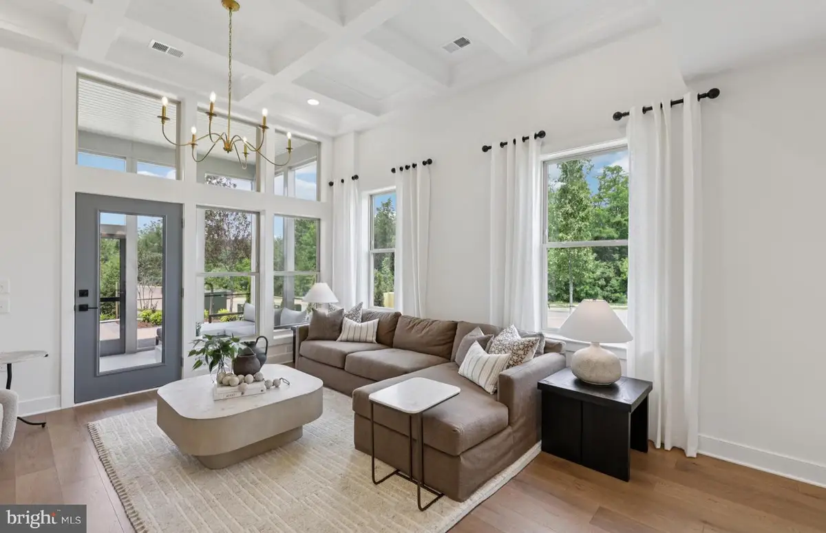 6152 Amber Ln, Haymarket, VA 20169 - Image #1