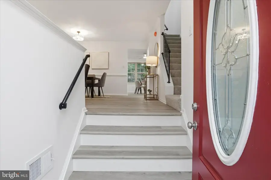 1858 Heather Glen Ct, Woodbridge, VA 22191 - Image #2