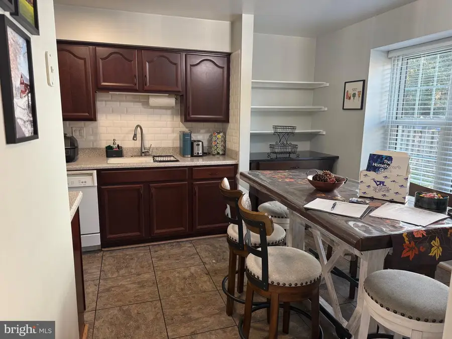 12232 Nutmeg Ct, Woodbridge, VA 22192 - Image #3