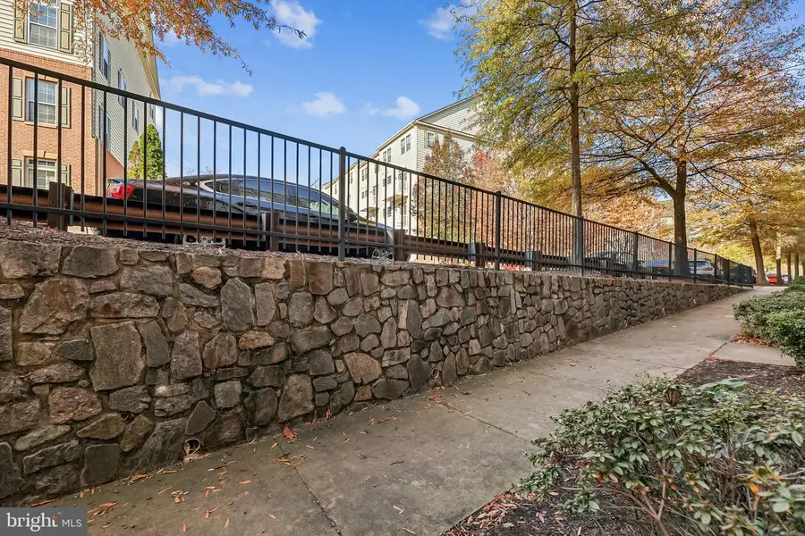 2488 Eastbourne Dr #313, Woodbridge, VA 22191 - Image #2