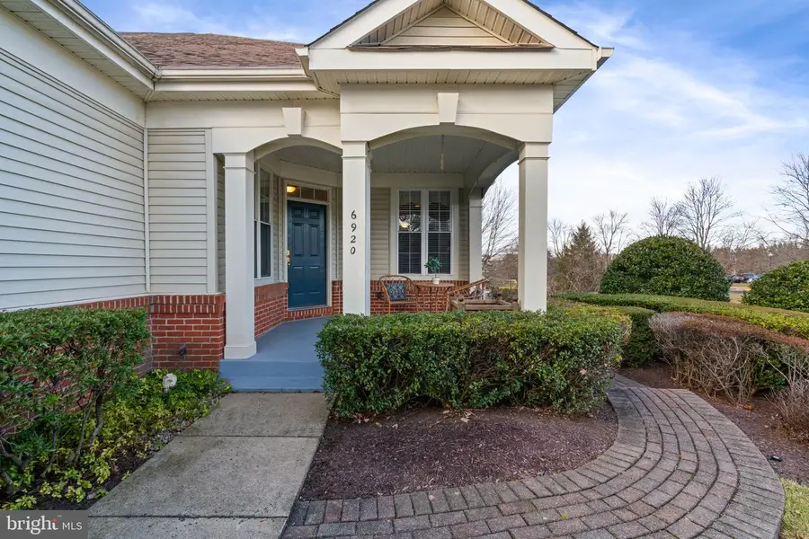 6920 Netherstone Ct, Gainesville, VA 20155 - Image #2