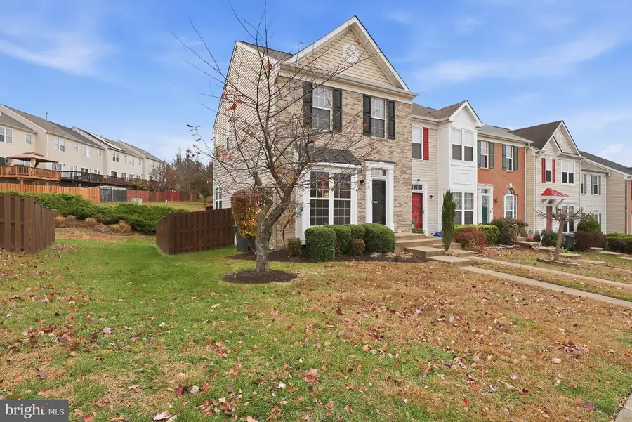 12831 Hunterbrook Dr, Woodbridge, VA 22192 - Image #2