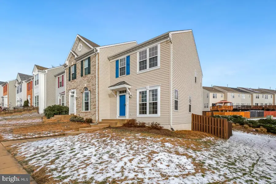 12827 Hunterbrook Dr, Woodbridge, VA 22192 - Image #3