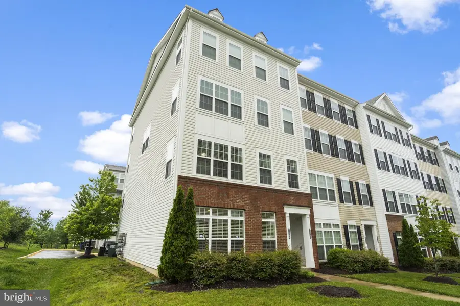 16894 Porters Inn Dr, Dumfries, VA 22026 - Image #2