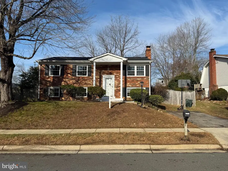 5242 Midway Ct, Woodbridge, VA 22193 - #3