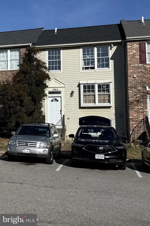 1964 Knoll Top Ln, WOODBRIDGE, VA 22191