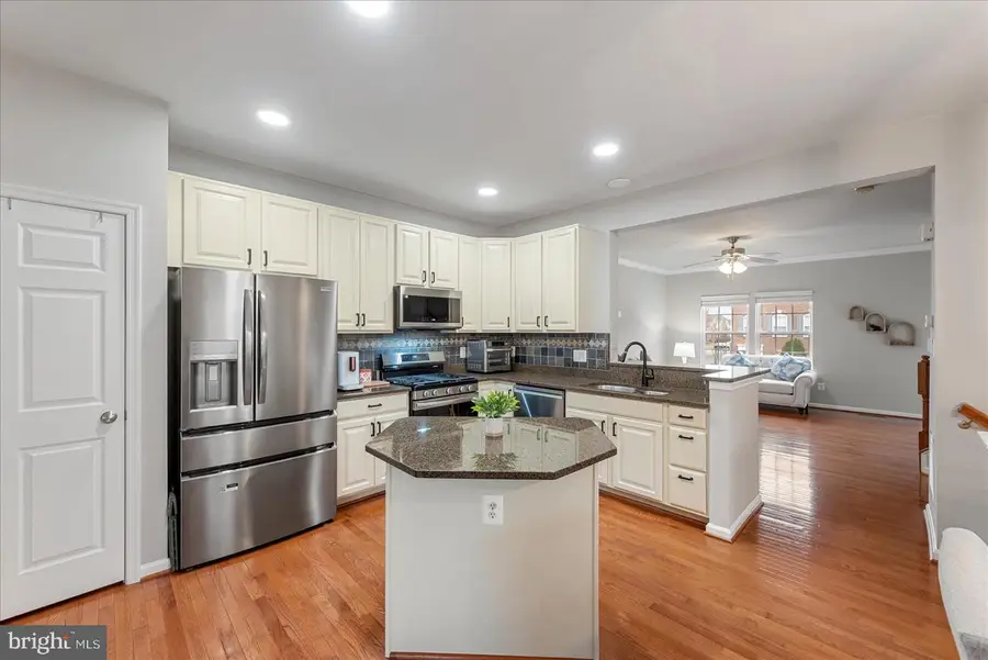 12761 Stone Lined Cir, Lake Ridge, VA 22192 - Image #2