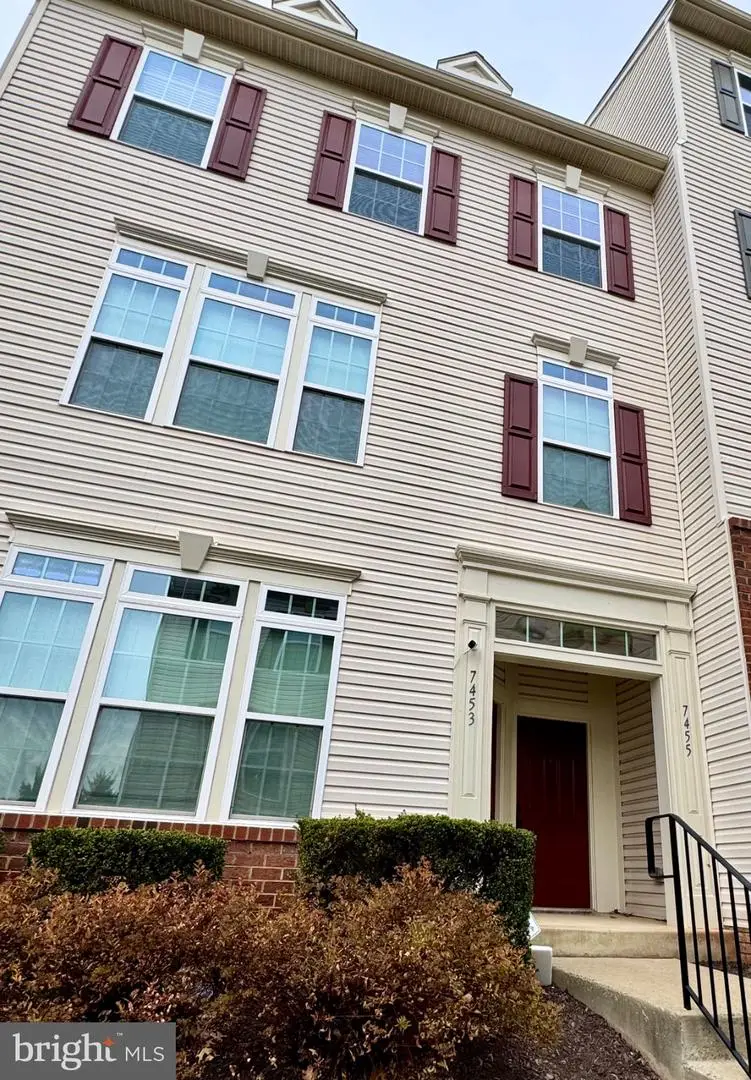 7455 Brunson Cir, Gainesville, VA 20155 - Image #1