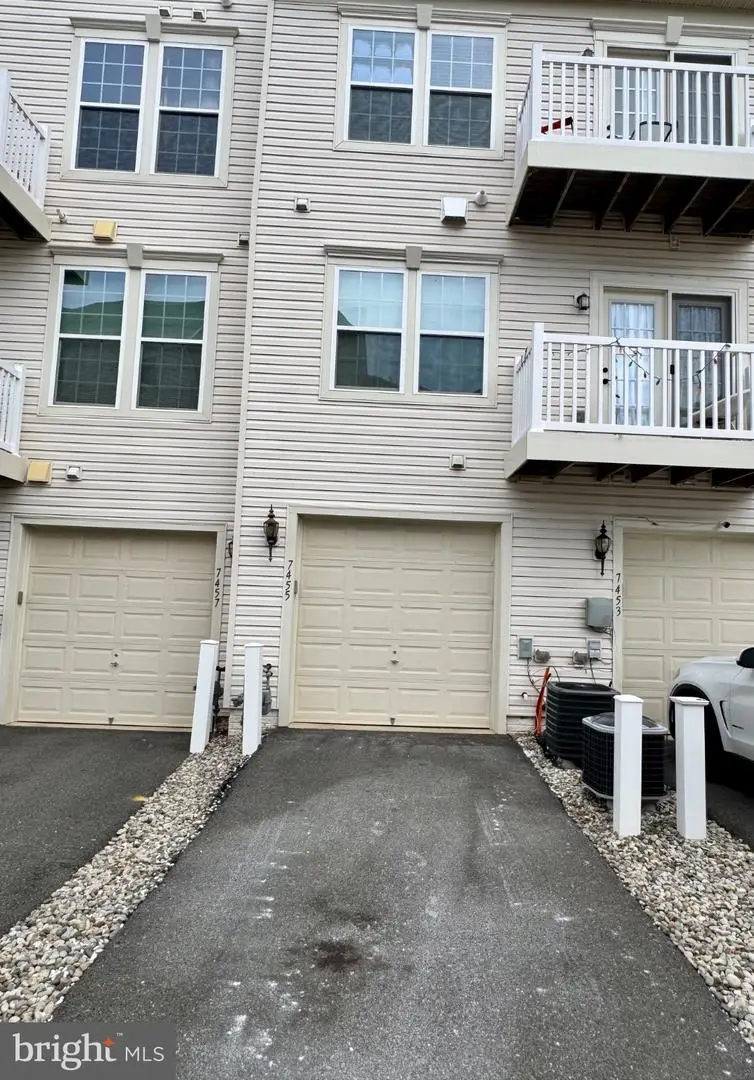 7455 Brunson Cir, Gainesville, VA 20155 - Image #2