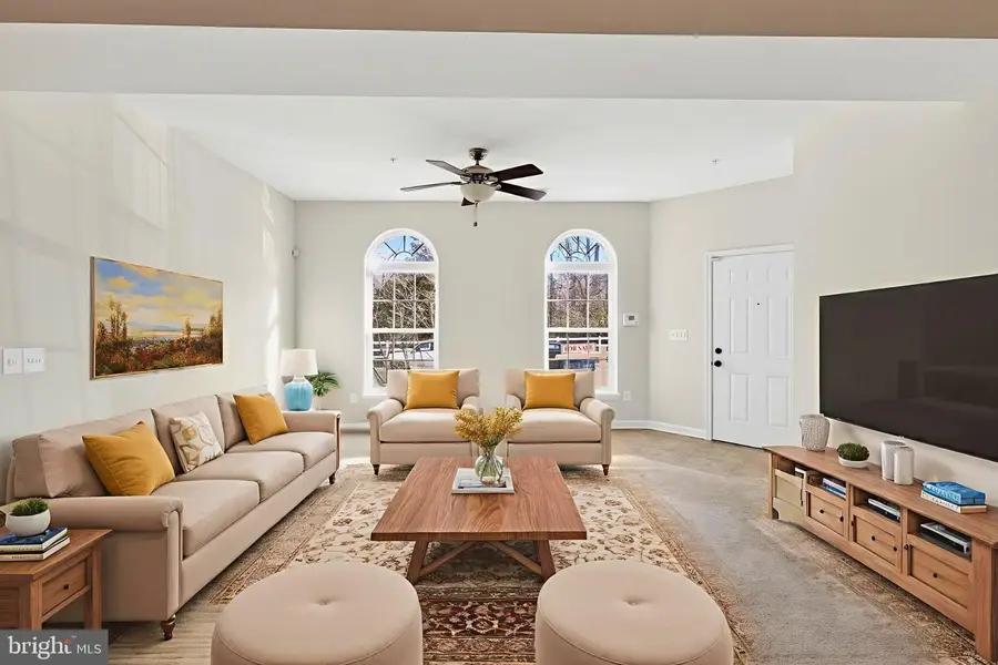 6932 Kona Dr, Gainesville, VA 20155 - #2