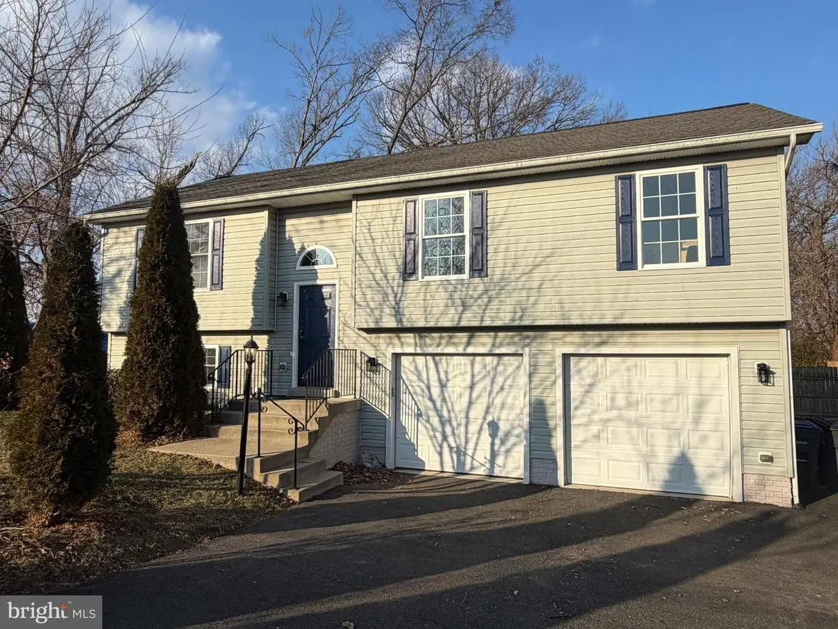 8606 Spruce St, Manassas, VA 20111 - Image #1