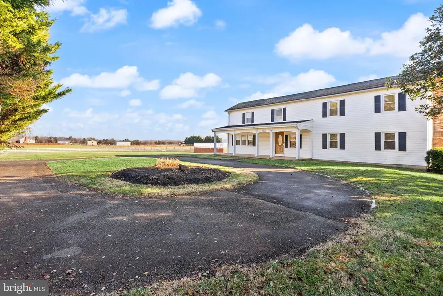 10733 Parkgate Dr, Nokesville, VA 20181 - Image #2