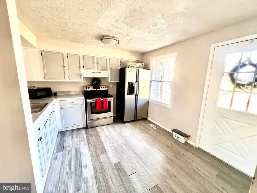 1652 Thenia Pl, Woodbridge, VA 22192 - Image #3