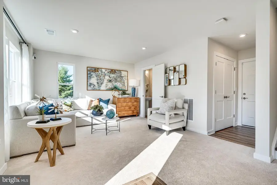 3809 Shale Ridge Rd, Woodbridge, VA 22193 - Image #2