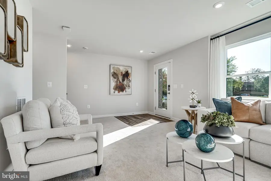 3807 Shale Ridge Rd, Woodbridge, VA 22193 - Image #3