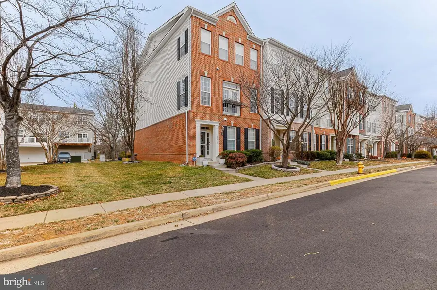 15922 Greymill Manor Dr, Haymarket, VA 20169 - Image #2