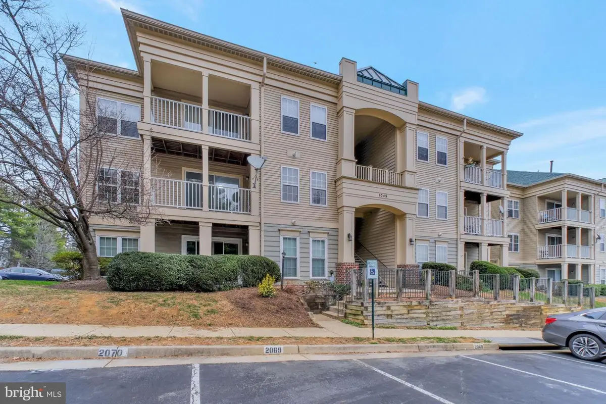 1049 Gardenview Loop #301, Woodbridge, VA 22191 - Image #1