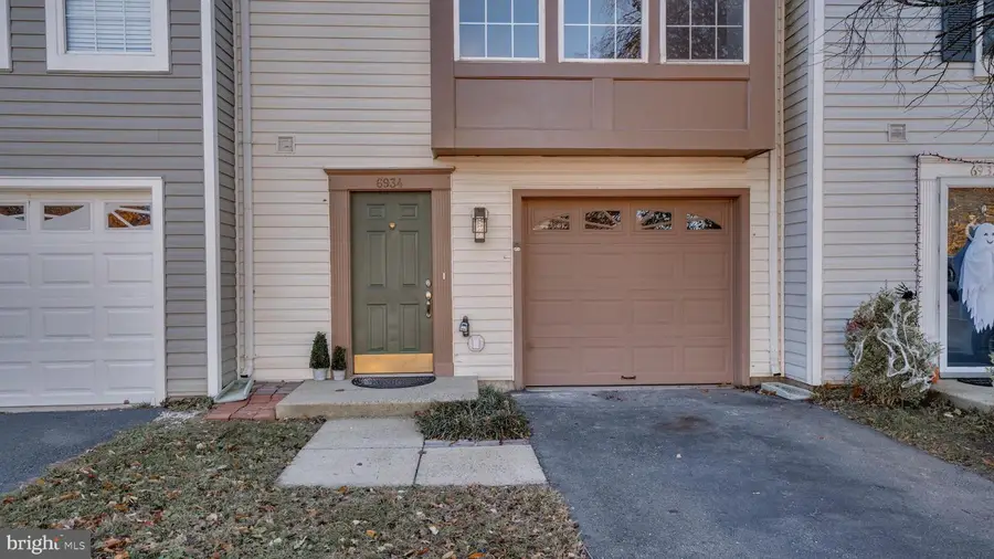 6934 Village Stream Pl, Gainesville, VA 20155 - Image #2
