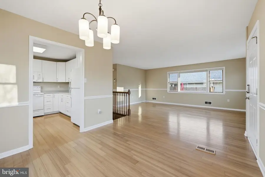 12708 Valleywood Dr, Woodbridge, VA 22192 - Image #2