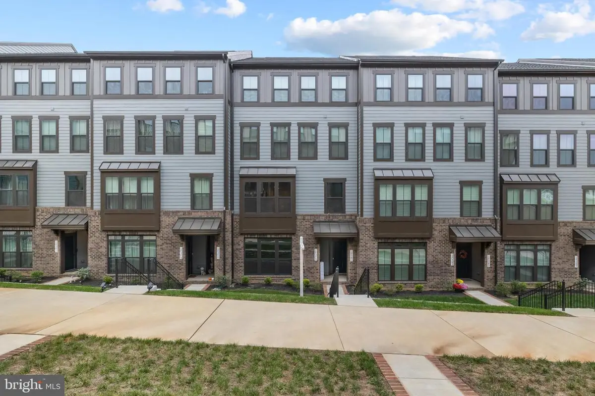 17379 Harrison Ridge Dr, Dumfries, VA 22026 - Image #1