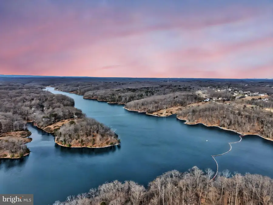 12006 Park Shore Ct, Woodbridge, VA 22192 - #2