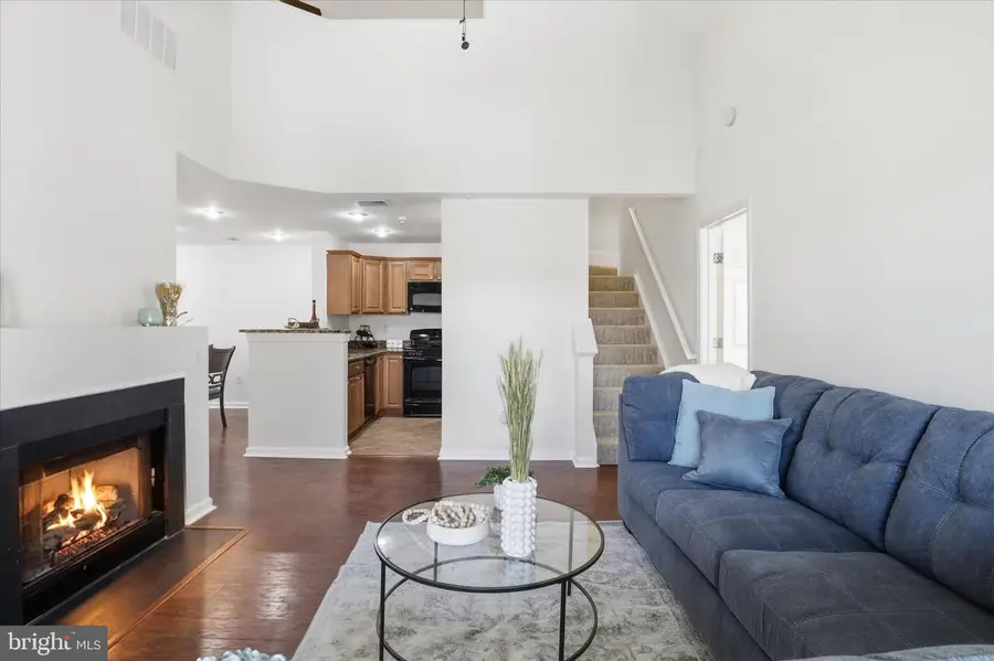 1067 Gardenview Loop #302, Woodbridge, VA 22191 - Image #2